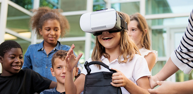 How Virtual Reality Enhances Classroom Experiences