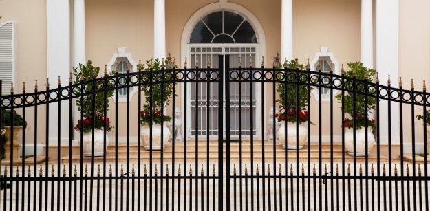 Top 10 Simple Gate Designs for Small Houses