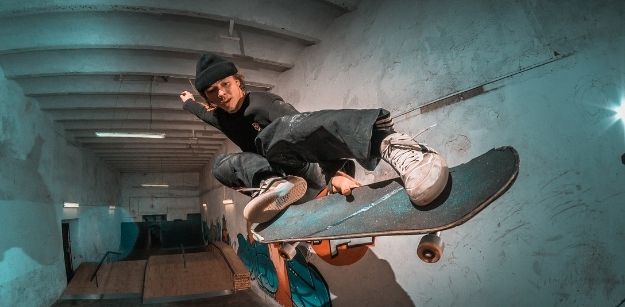 How To Do Easy Skateboard Tricks